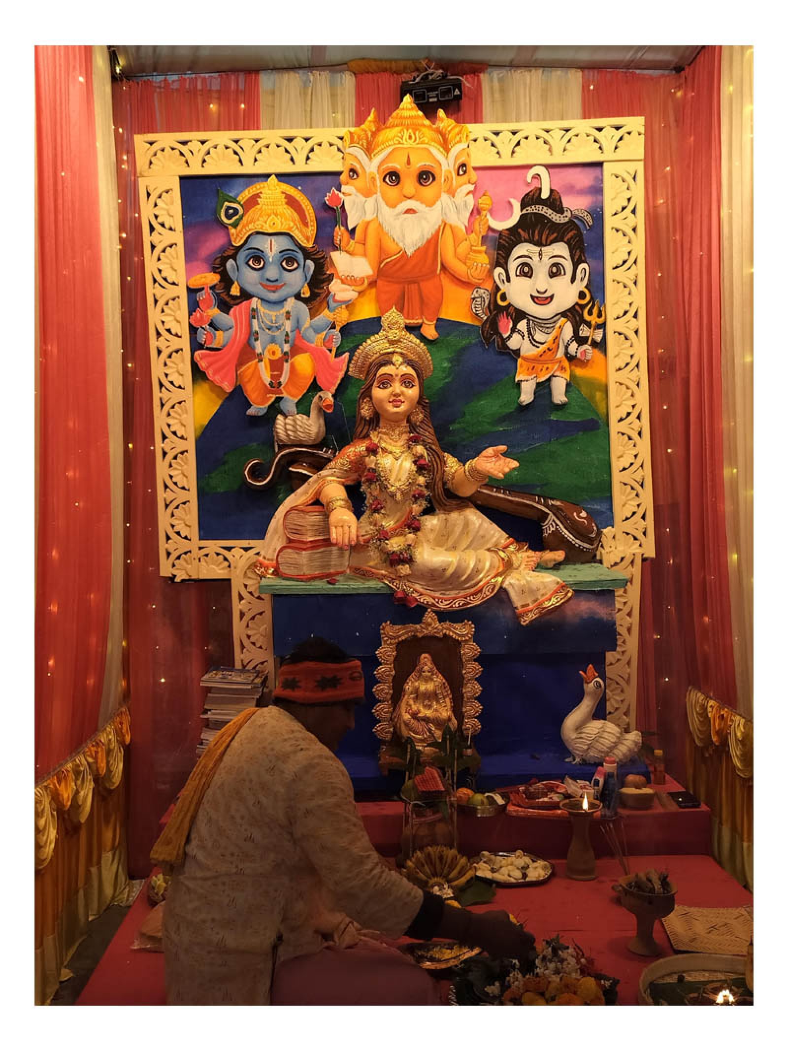আজ বসন্ত পঞ্চমীর সকালে অনুষ্ঠিত হচ্ছে বিদ্যার দেবী মা সরস্বতী
