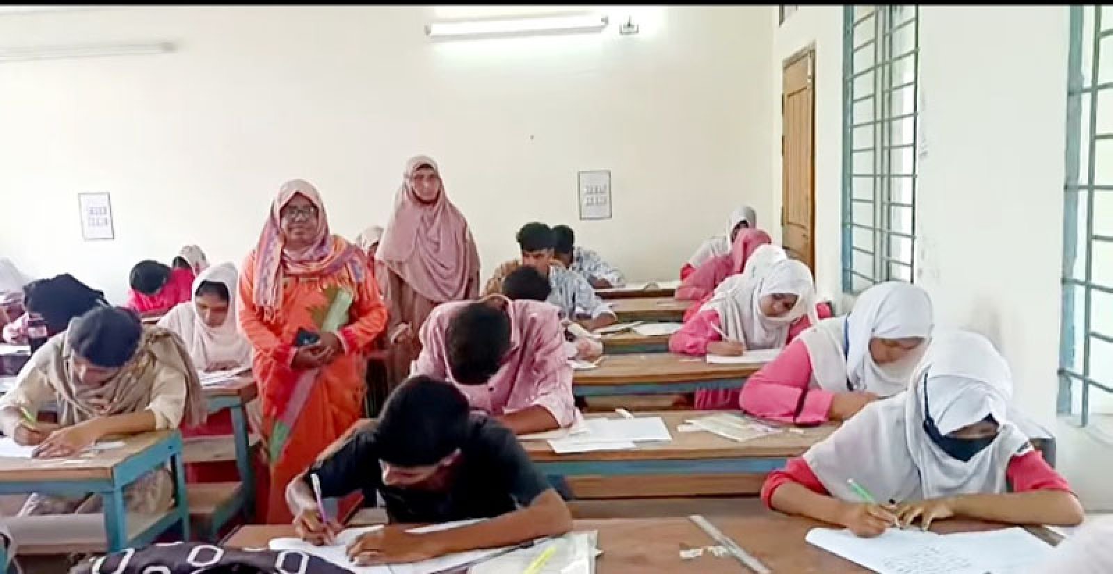 নিয়ামতপুরে এসএসসি পরীক্ষার প্রথম দিনে অনুপস্থিত ৬৪ পরীক্ষার্থী
