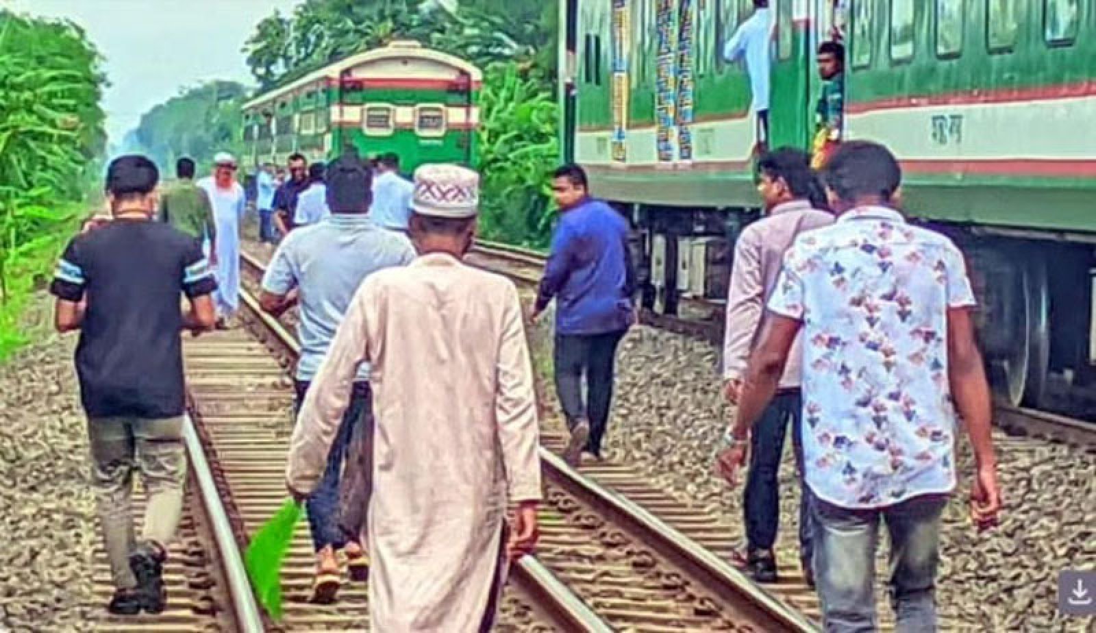 ৪ বগি রেখেই চলে গেল রাজশাহী-ঢাকা গামী মধুমতি এক্সপ্রেস ট্রেন, কতৃপক্ষের দুঃখ প্রকাশ