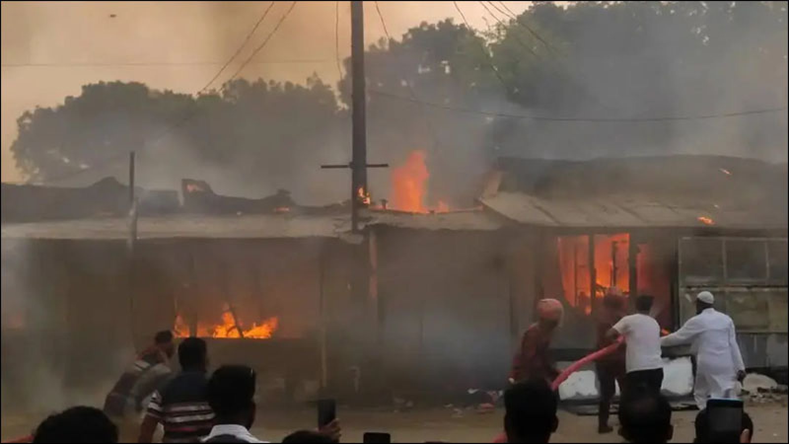 আগুনে পুড়ল সাতটি দোকান