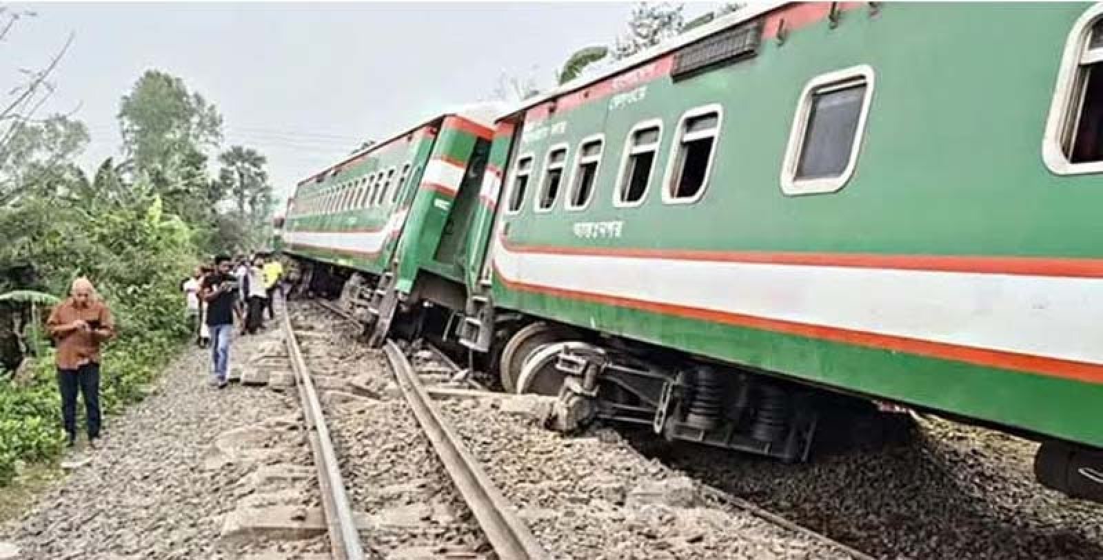 সান্তাহারে নীলসাগর ট্রেন দুর্ঘটনার জন্য তিন বিভাগের গাফেলতি উল্লেখ করে তদন্ত প্রতিবেন জমা