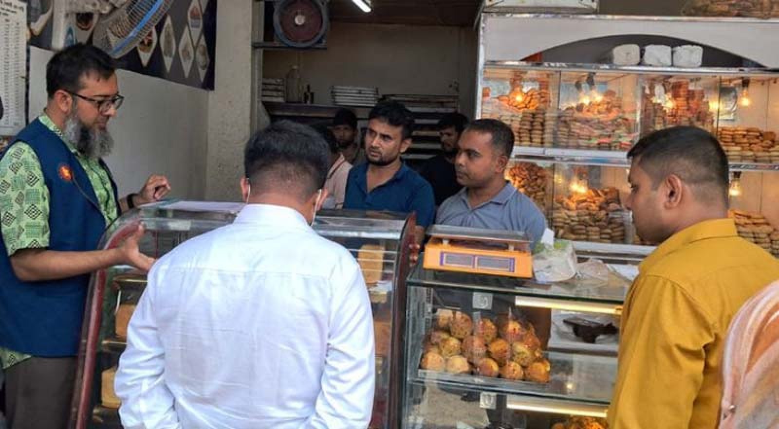 রাজশাহীতে অনুমোদনহীন বেকারিকে জরিমানা