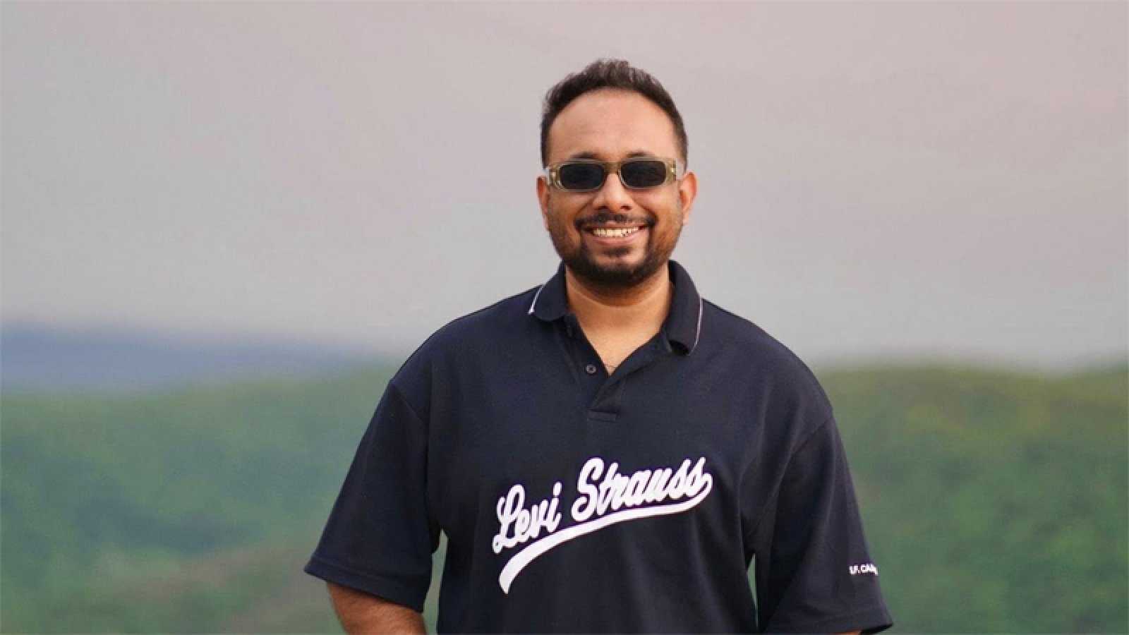 ‘সাহস নিয়েই ভিন্ন ঘরানার সিনেমা করছি’