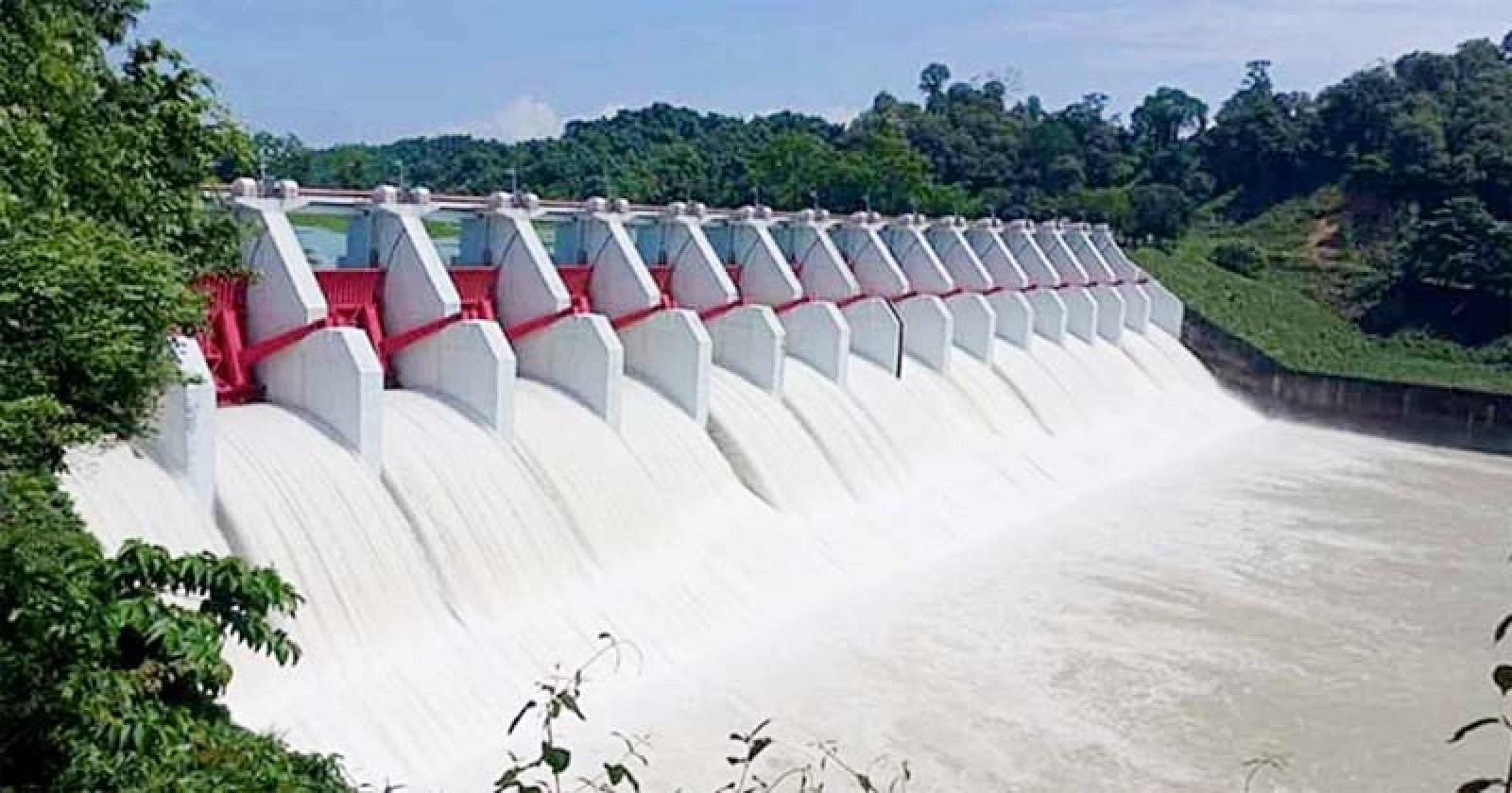 কাপ্তাই বাঁধের ৬ জলকপাট খুলে দেওয়া হলো