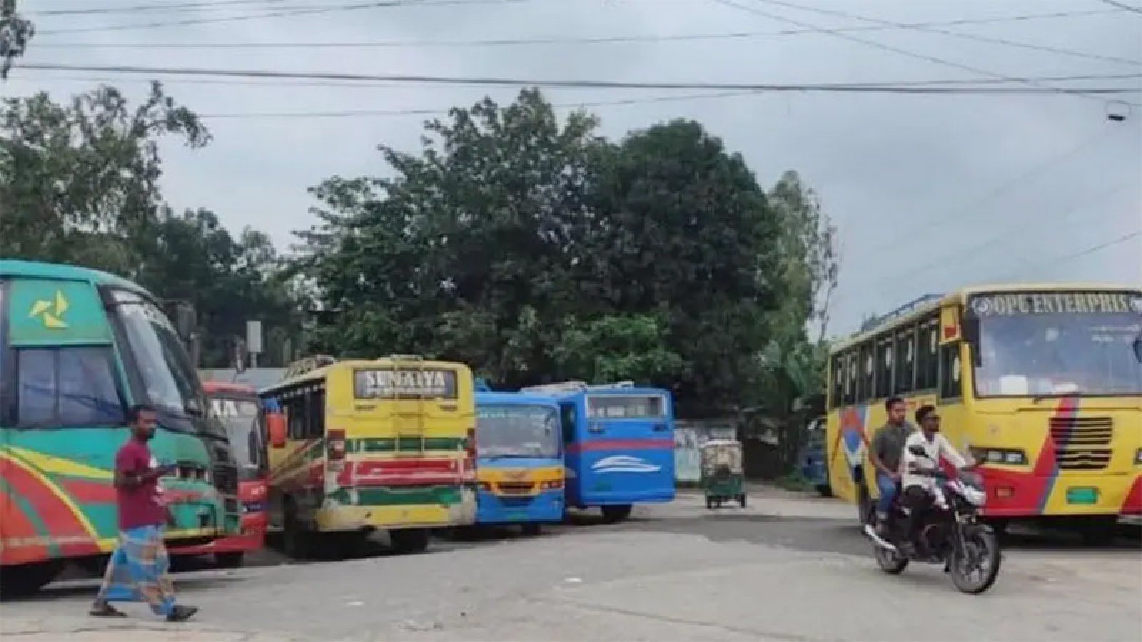 আগুন দেওয়ায় ভূরুঙ্গামারী থেকে কুড়িগ্রাম ও ঢাকা রুটে বাস চলাচল বন্ধ