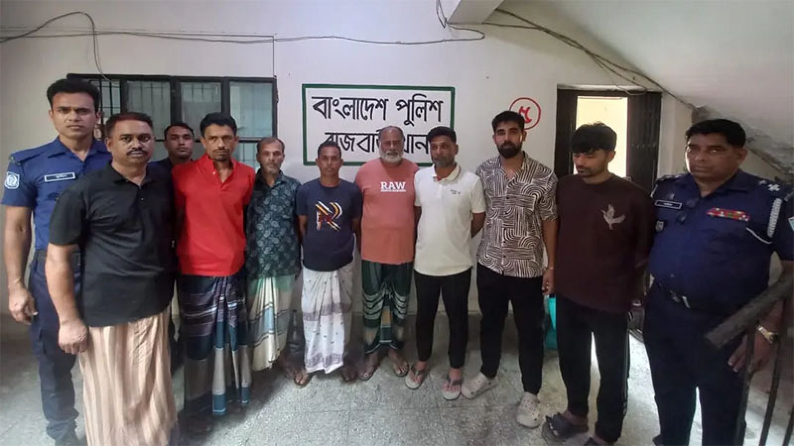 রাজবাড়ীতে আ.লীগ ও অঙ্গ সংগঠনের ঝটিকা মিছিল, আটক ৮