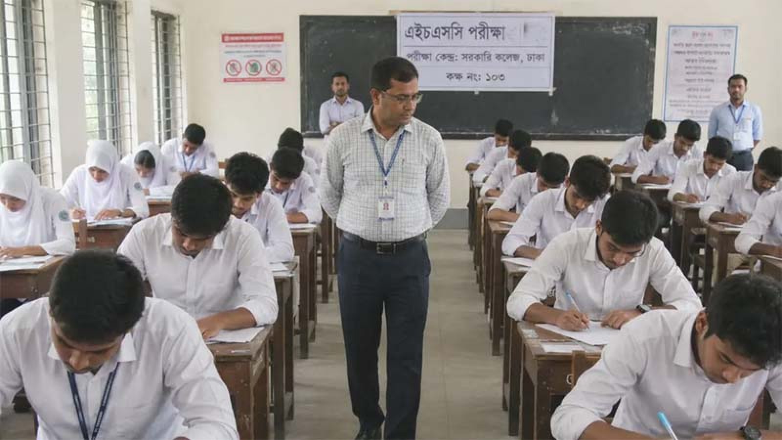 সকাল সাড়ে ৮টা থেকে কেন্দ্রে ঢুকতে পারবে এইচএসসি পরীক্ষার্থীরা