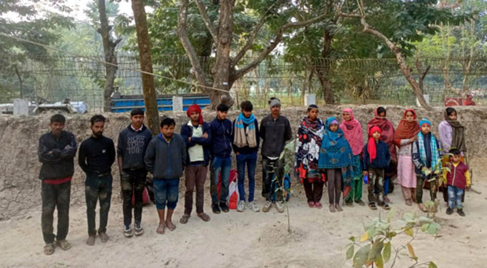 সীমান্তে অনুপ্রবেশের অভিযোগে ১৭ বাংলাদেশি আটক