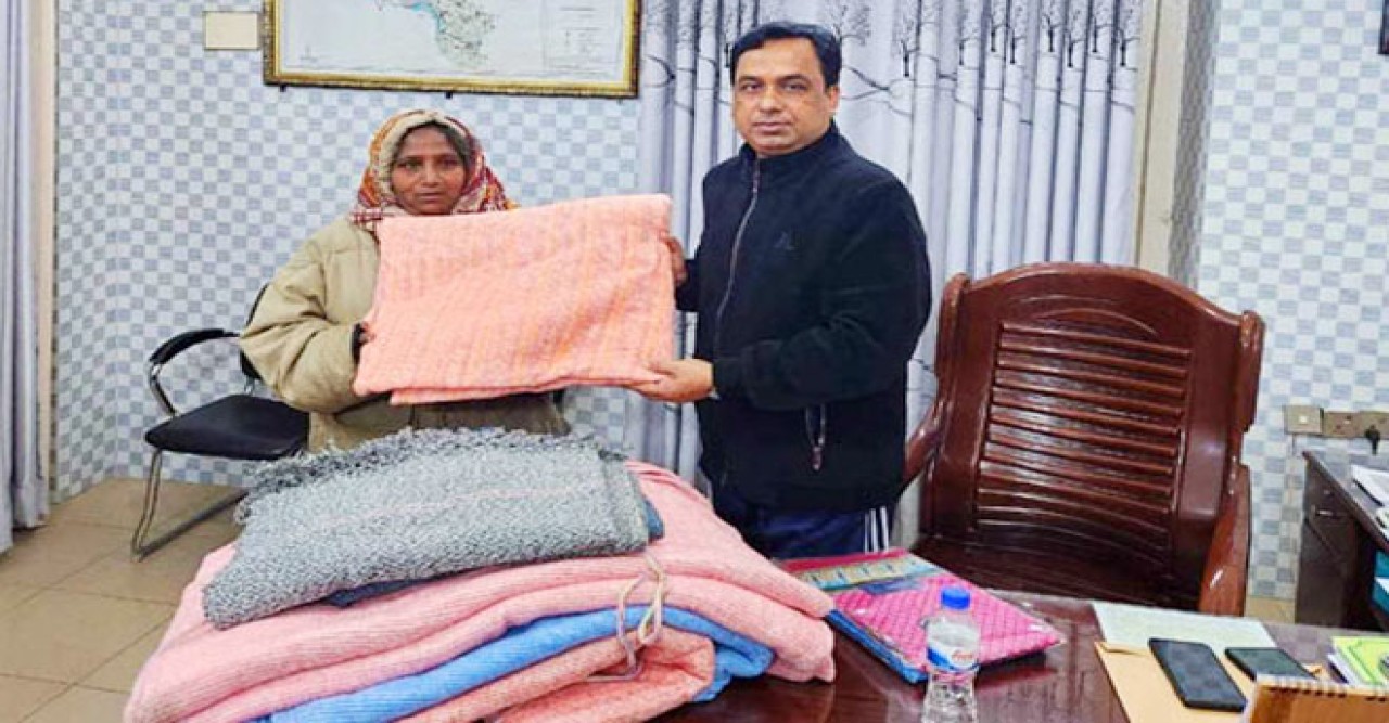 জীবনযুদ্ধের সারথি টুলির পাশে রাজশাহী জেলা প্রশাসক