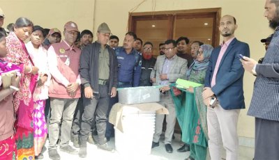 নিয়ামতপুরে কেন্দ্রে কেন্দ্রে  ভোটের  সরঞ্জাম পাঠানো শুরু