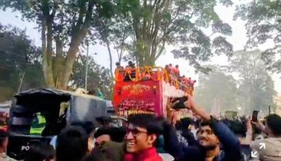 বিপিএল ট্রফি নিয়ে রাজশাহীতে শান্ত-মুশফিকরা ,রাজকীয় বিজয়যাত্রা