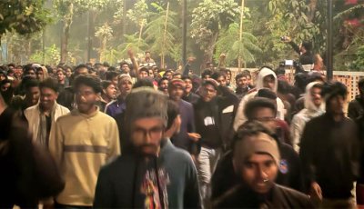 গভীর রাতে  খুবি শিক্ষার্থীদের বিক্ষোভ