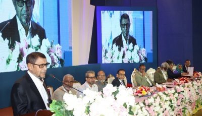 ভালো ডাক্তার হোন, রাজনীতি থেকে দূরে থাকুন