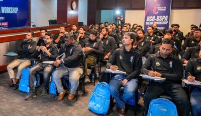 বাংলাদেশি সাংবাদিকদের আবেদন প্রত্যাখ্যানের ব্যাখ্যা চাইল