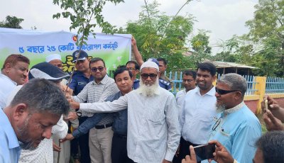 চাঁপাইনবাবগঞ্জে বৃক্ষ রোপণ কর্মসূচি শুভ উদ্বোধন