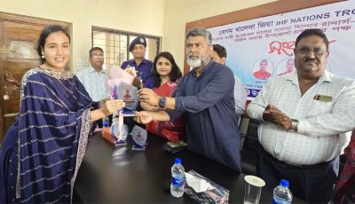 বদলগাছীর তিন নারী হ্যান্ডবল খেলোয়াড়কে সংবর্ধনা