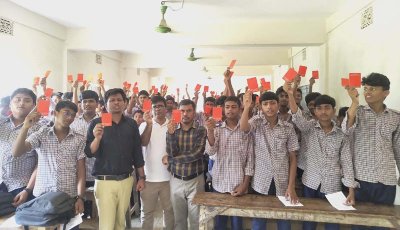 গোদাগাড়ীতে মাদক ও কিশোর অপরাধকে লাল কার্ড প্রদর্শন করে শিক্ষার্থীদের শপথ